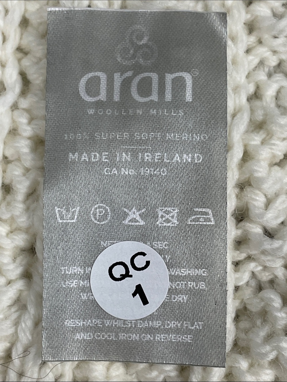 NWT Aran Woollen Mills Ireland Pocket Scarf Merino Wool Cable Knit Cream - Picture 9 of 9